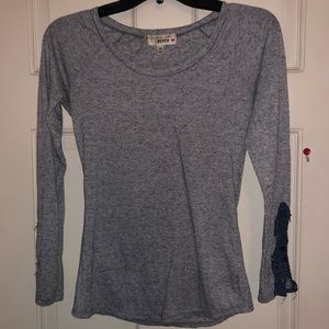 Long sleeve tee shirt